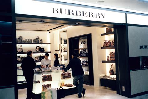 what stores carry burberry.